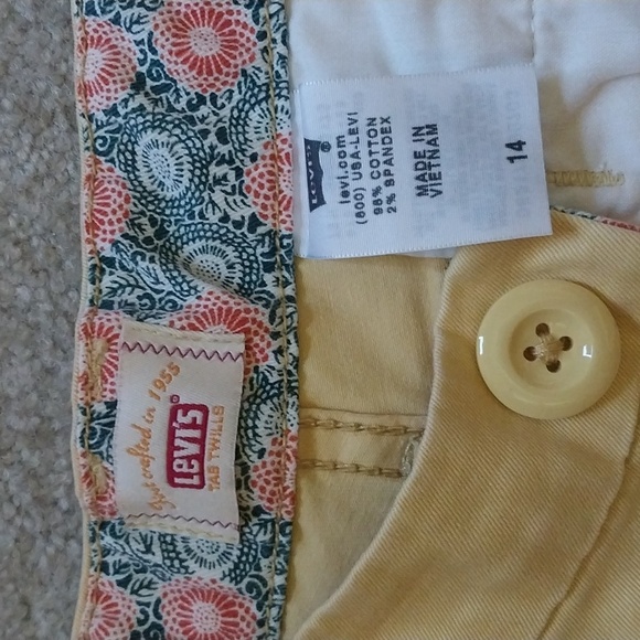 Levi's shorts - Picture 2 of 4